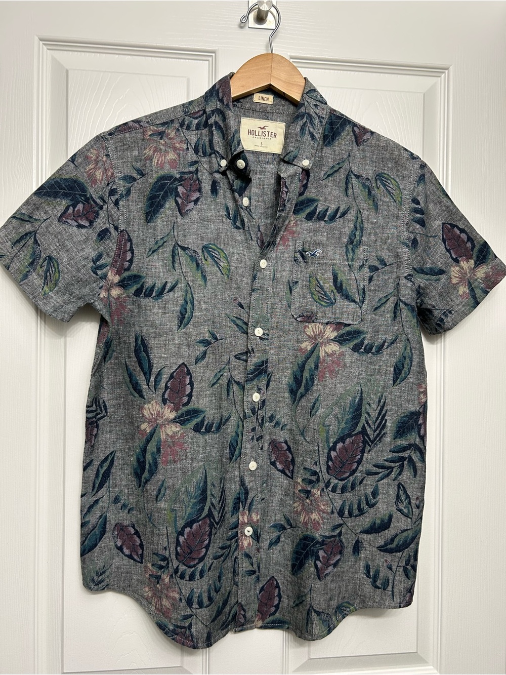 Hollister Floral Button Up Shirt Mens Small Short Sleeve Tropical Casual